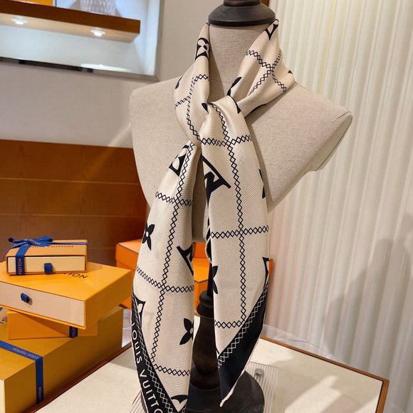 💎✨AUTHENTIC✨💎Louis Vuitton scarf - Picture 4 of 7